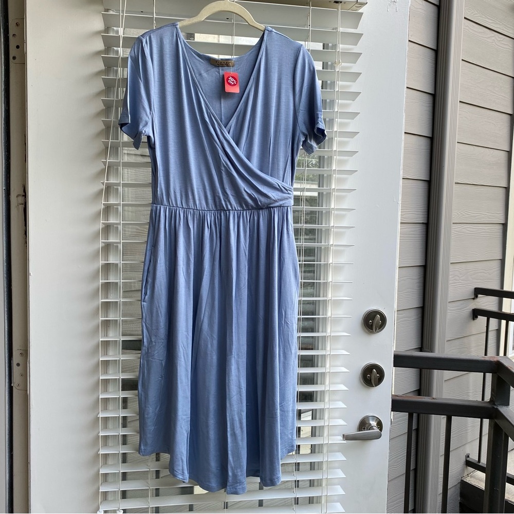 Eikosi Large Blue V-Neck Pockets Short Sleeve Elastic Waist Office Dress